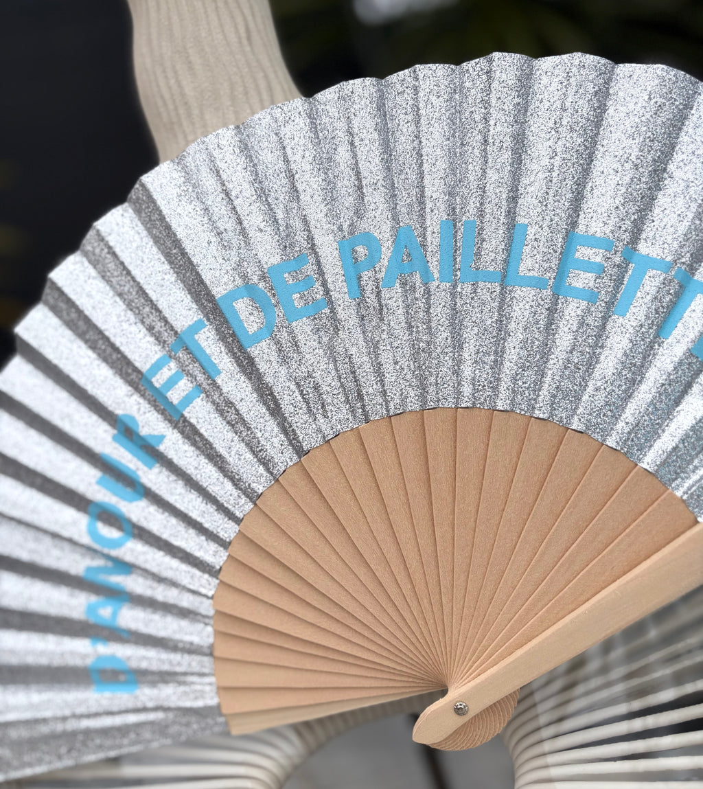 Eventail d’amour et de paillettes